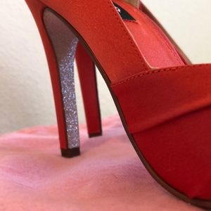 GLITTER SOLE Orange Nina Satin Pumps